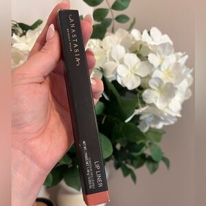 ANASTASIA BEVERLY HILLS • LIP LINER • PEACH AMBER